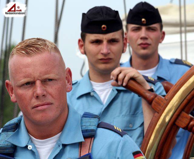 Kieler Woche 2006. 
Posten Ruder auf dem Segelschulfschiff 