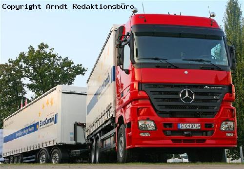 Kein Monster-Truck oder Gigaliner: Der Eurokombi mit 60 t von DaimlerChrysler hat eine günstige ökologische Bilanz